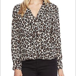 💕(3/$15)💕 Vince Camuto Animal-Print Notch Top Medium